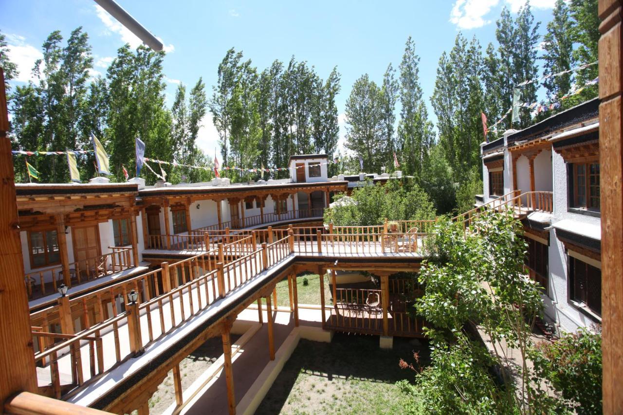 Lha-Ri-Sa Resort Leh Exteriör bild