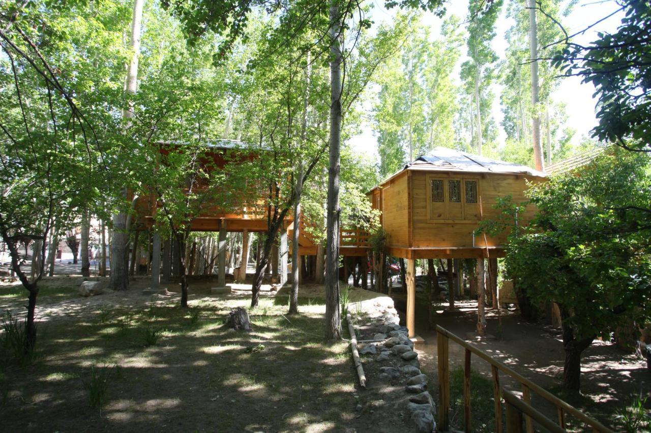 Lha-Ri-Sa Resort Leh Exteriör bild