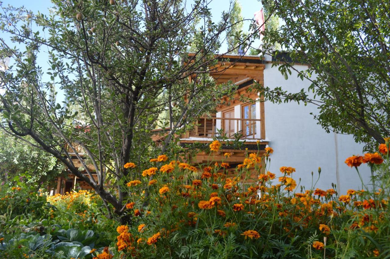 Lha-Ri-Sa Resort Leh Exteriör bild