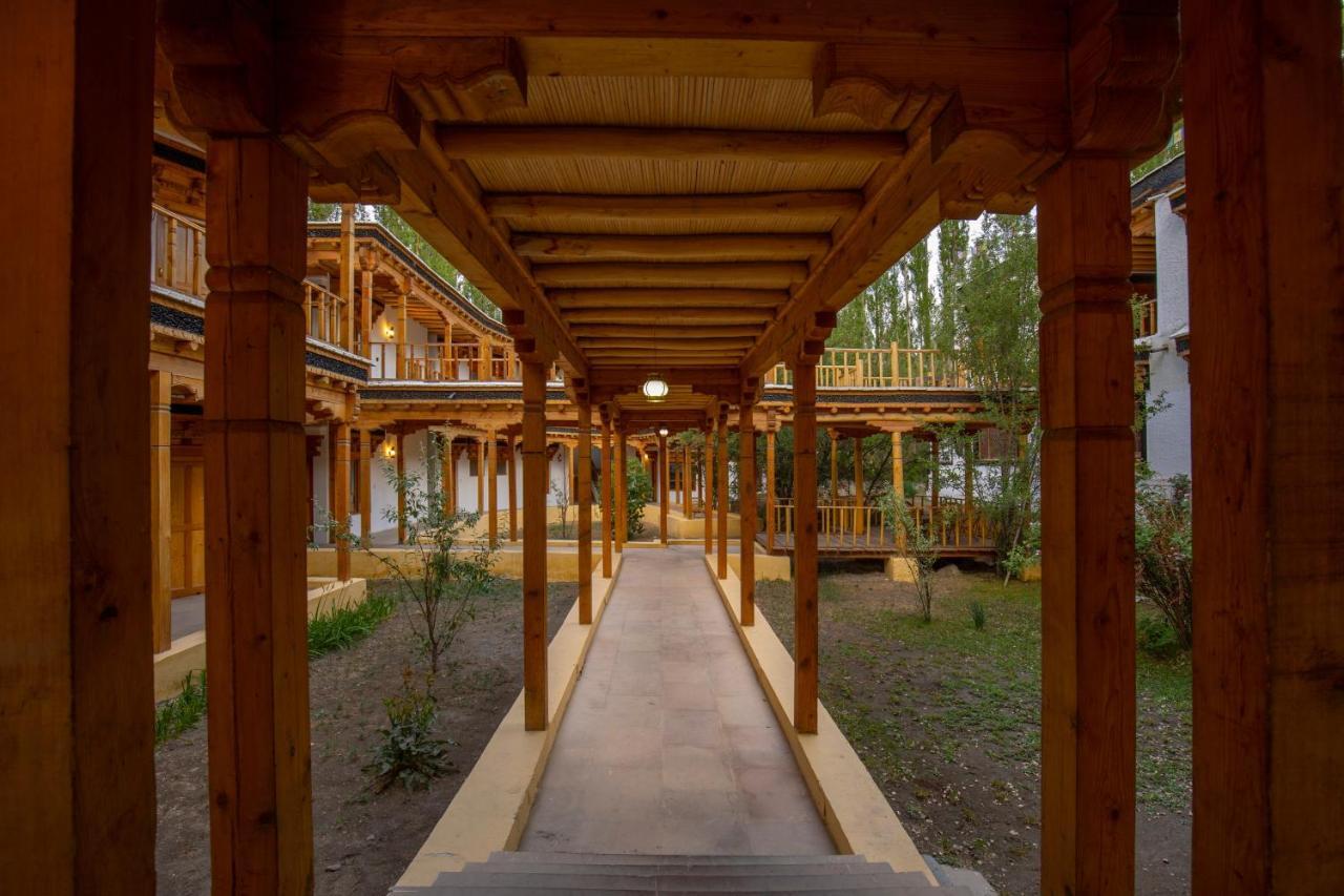 Lha-Ri-Sa Resort Leh Exteriör bild