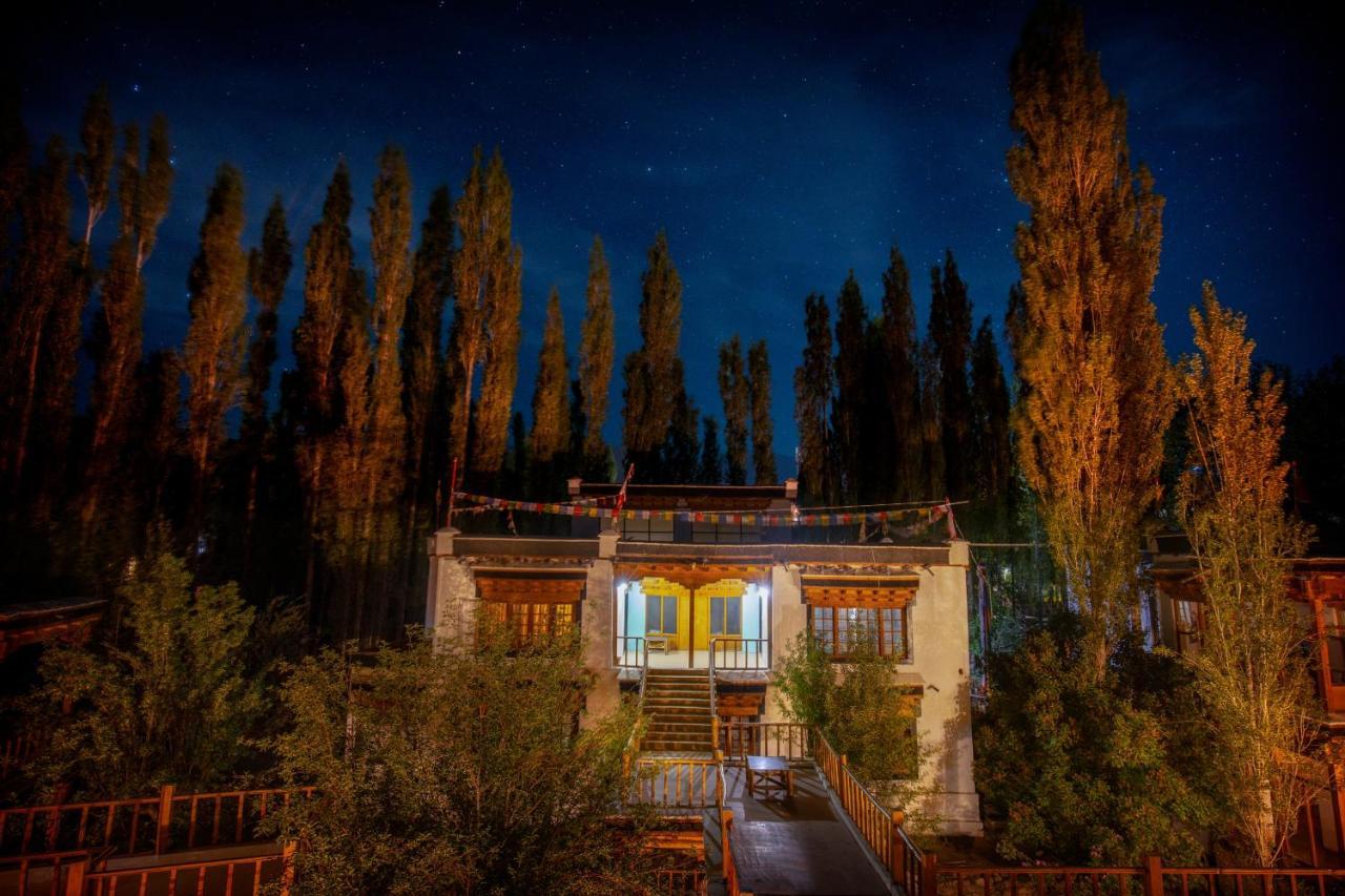 Lha-Ri-Sa Resort Leh Exteriör bild